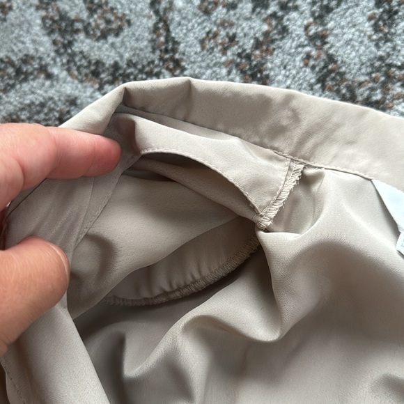 Vintage Susan Hutton Pleated Button Down Blouse Beige 12 - Picture 5 of 6